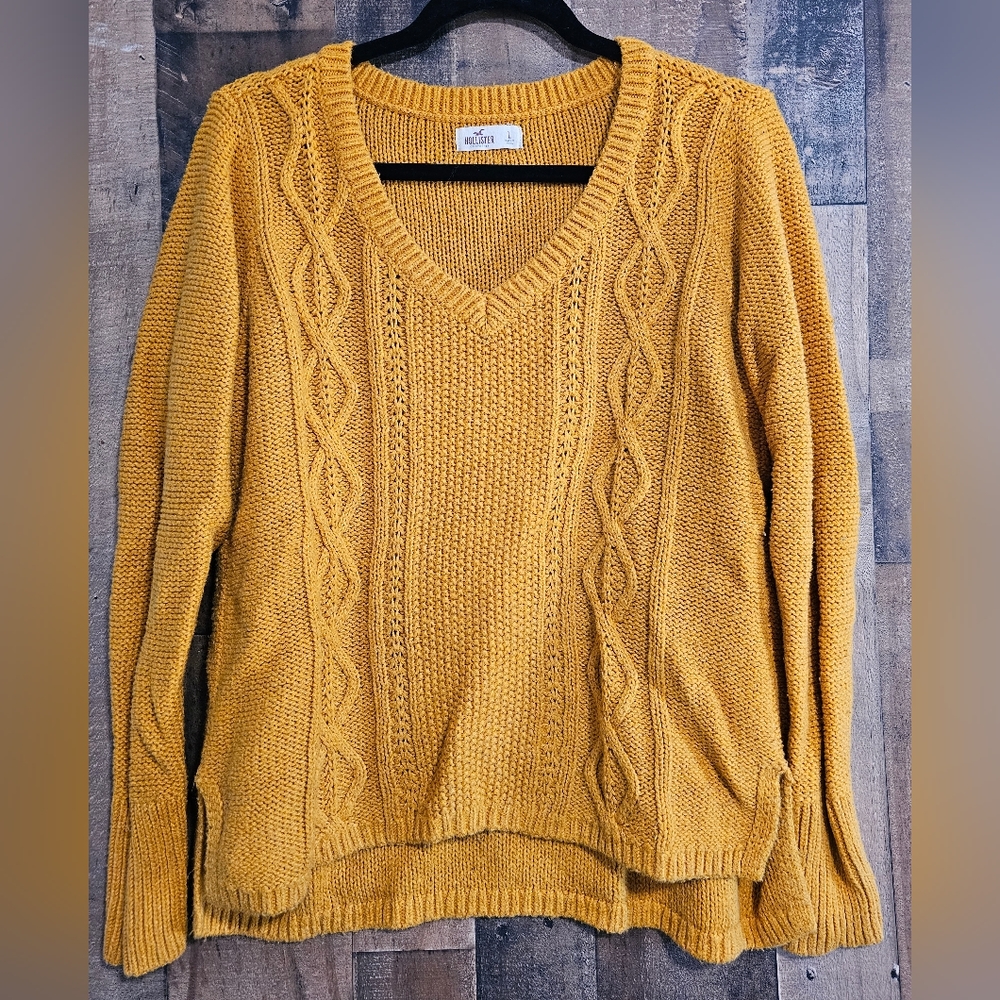 Hollister sweater